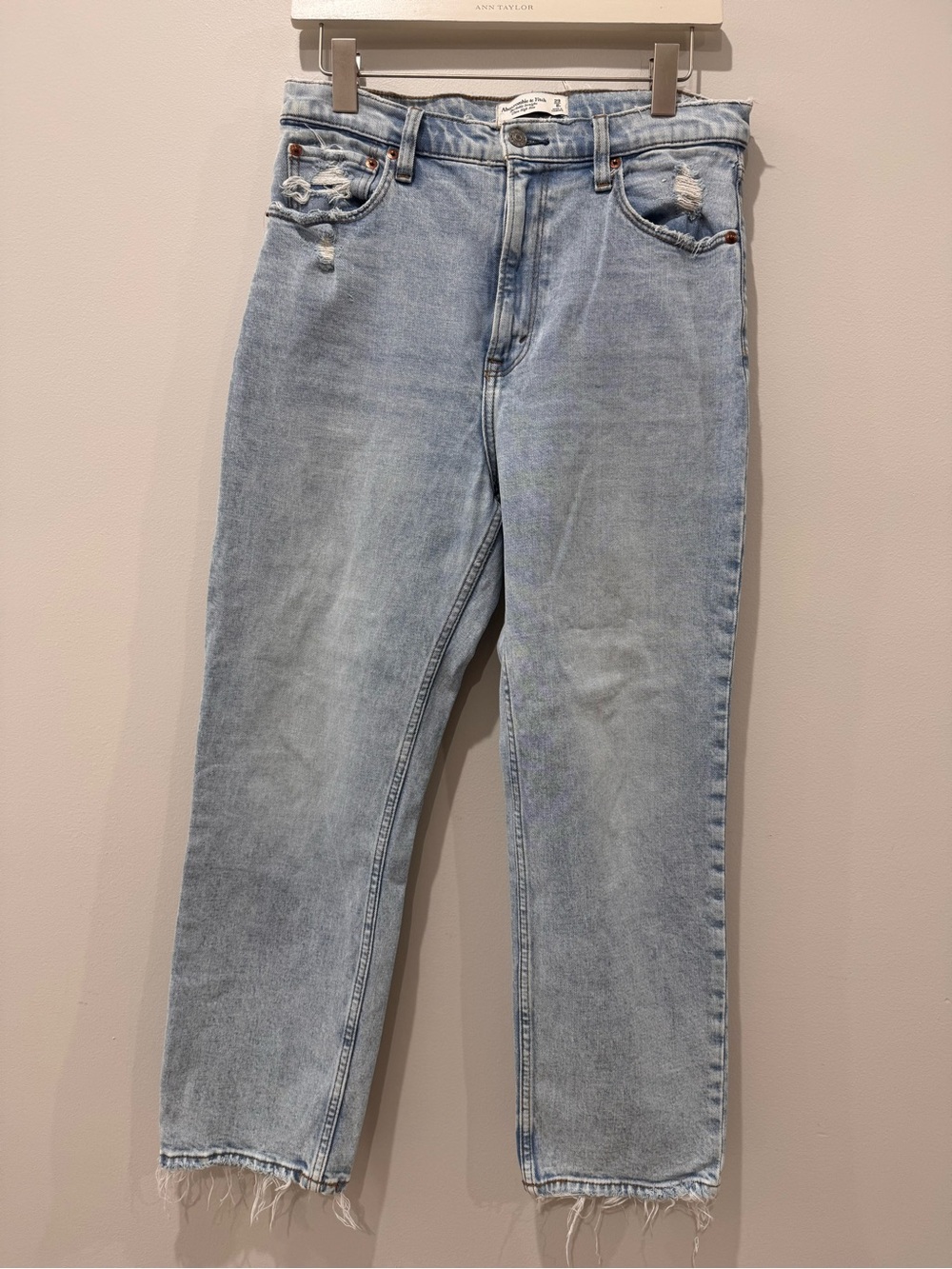 Abercrombie & Fitch Sz 29/8R Ankle Straight Ultra High Rise Light Wash - Picture 2 of 7